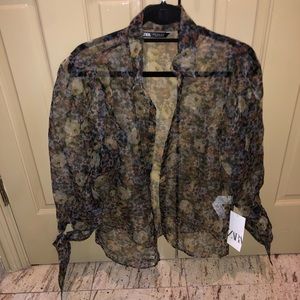 Trendy Zara blouse top!